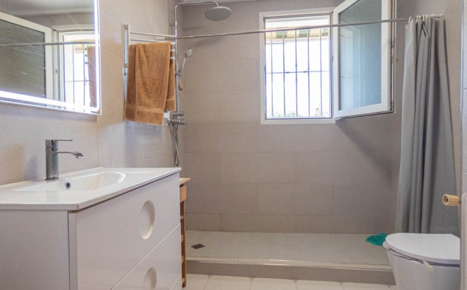 Herverkoop - Villa -
San Miguel de Salinas - Inland