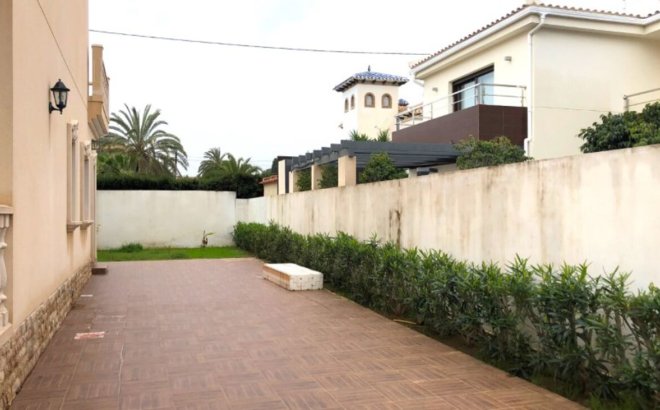 Resale - Villa -
Cabo Roig - Costa Blanca