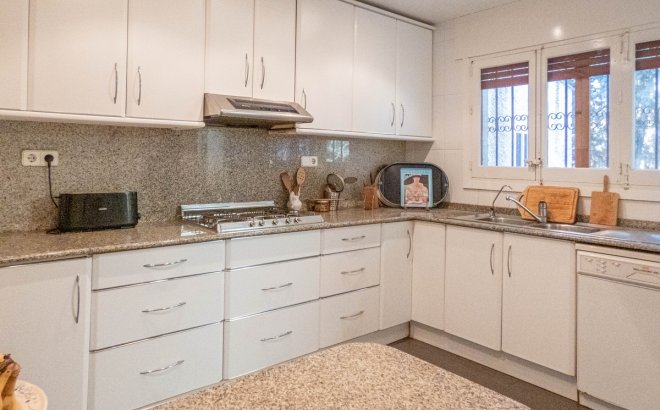 Resale - Villa -
Dehesa de Campoamor - Costa Blanca