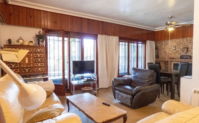 Resale - Villa -
Dehesa de Campoamor - Costa Blanca