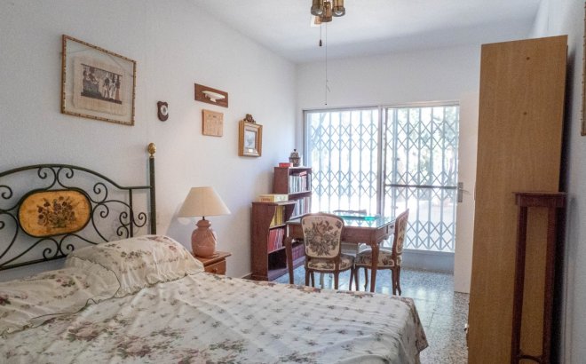 Resale - Villa -
Dehesa de Campoamor - Costa Blanca