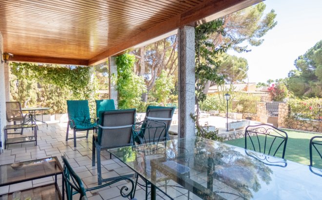 Resale - Villa -
Dehesa de Campoamor - Costa Blanca