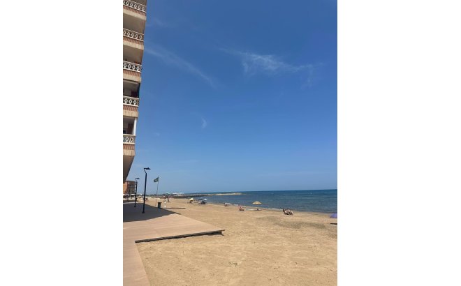 Revente - Appartement -
Torrevieja - La Mata Pueblo