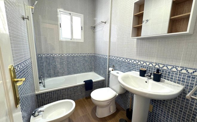 Herverkoop - Appartement -
Orihuela Costa - Las Filipinas