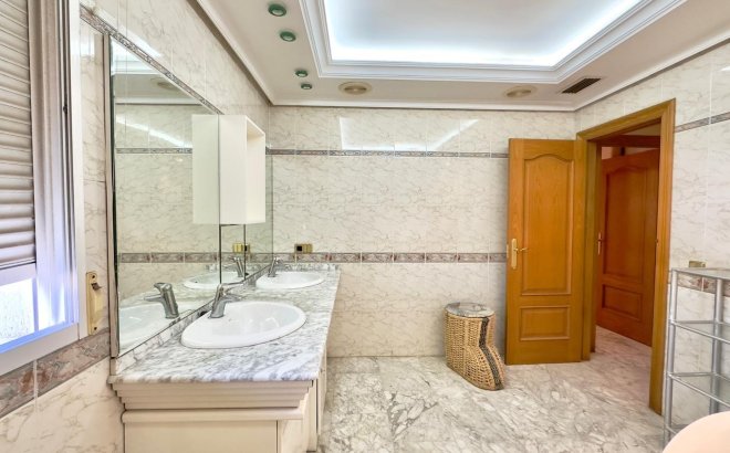 Revente - Penthouse -
Torrevieja - Centro