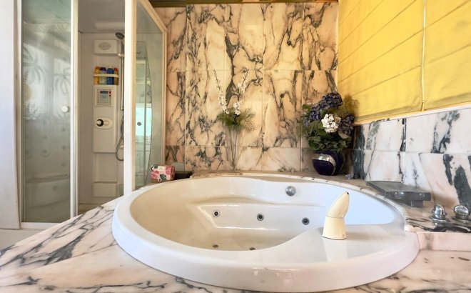 Revente - Penthouse -
Torrevieja - Centro