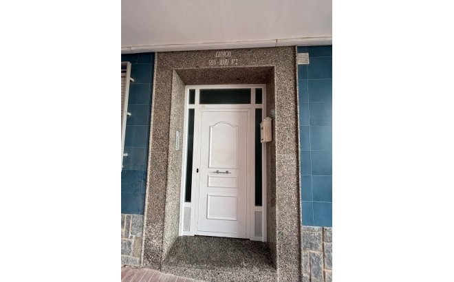 Herverkoop - Appartement -
Torrevieja - Playa De Los Naufragos