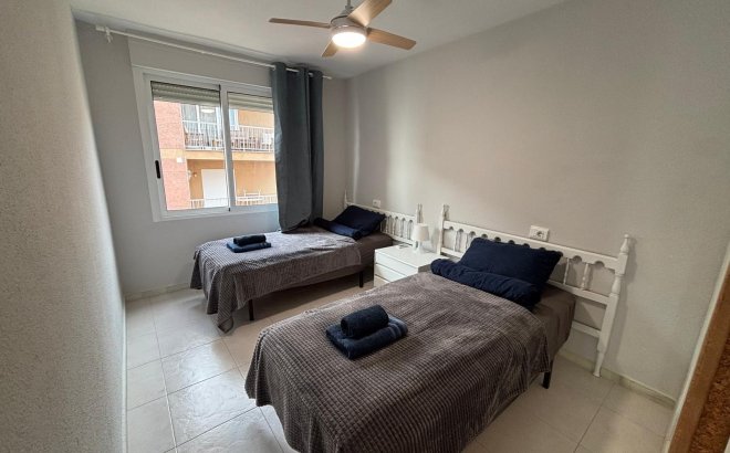 Herverkoop - Appartement -
Torrevieja - Playa De Los Naufragos