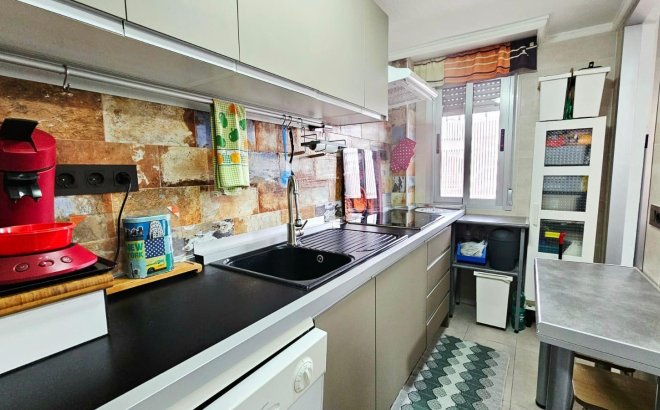 Revente - Appartement -
Torrevieja - Playa De Los Naufragos