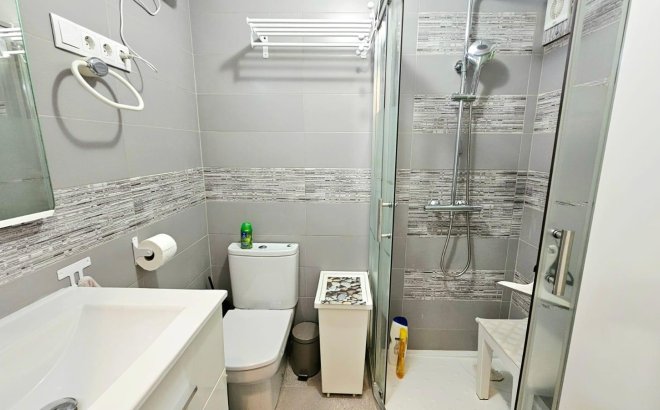 Revente - Appartement -
Torrevieja - Playa De Los Naufragos