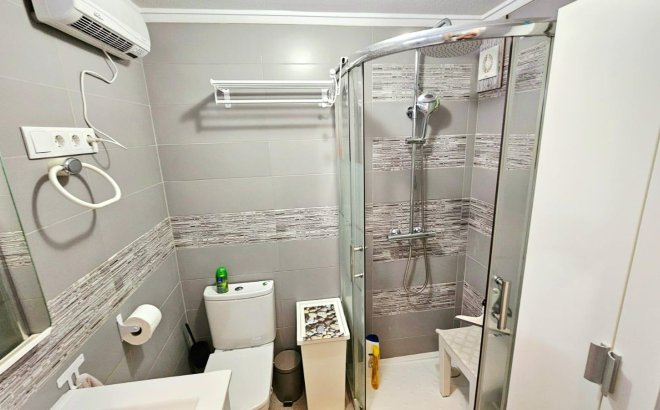 Revente - Appartement -
Torrevieja - Playa De Los Naufragos