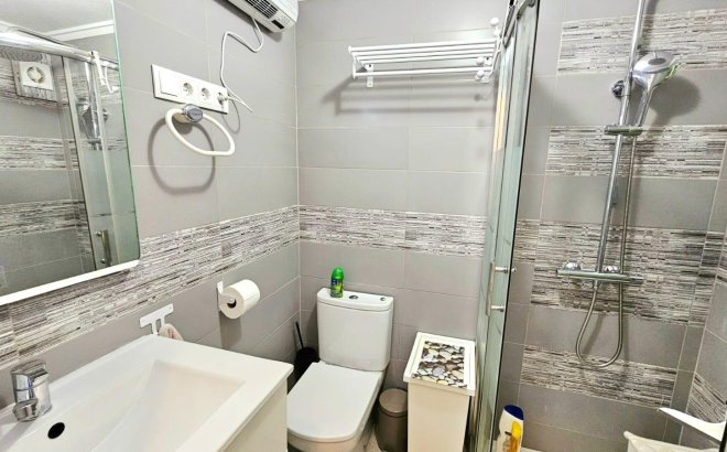 Revente - Appartement -
Torrevieja - Playa De Los Naufragos