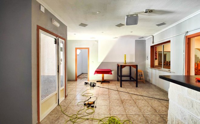 Resale - Commercial -
Torrevieja - Costa Blanca