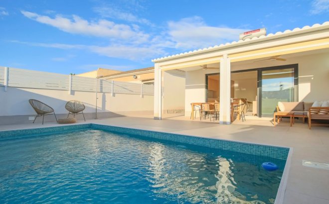 Resale - Villa -
Torrevieja - Costa Blanca