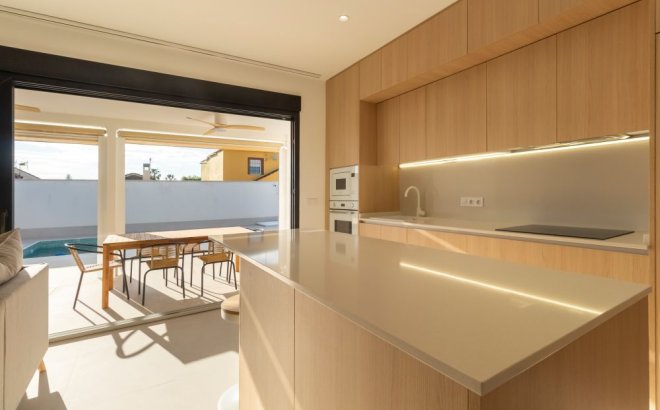 Resale - Villa -
Torrevieja - Costa Blanca