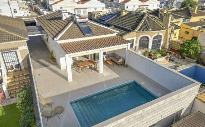 Resale - Villa -
Torrevieja - Costa Blanca