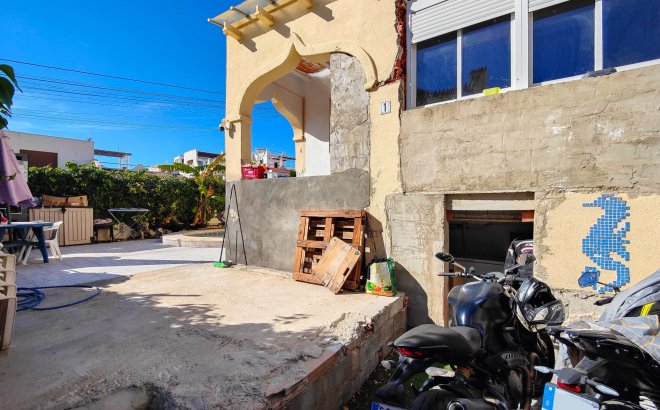 Resale - Town House -
San Miguel de Salinas - Inland