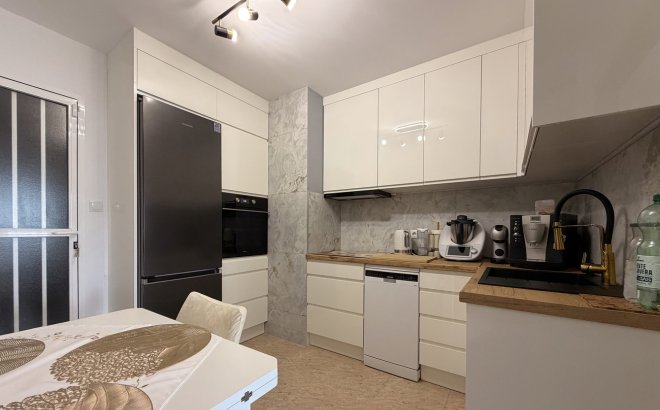 Revente - Appartement -
Torrevieja - Urb. Calas Blancas III