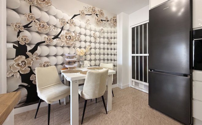 Revente - Appartement -
Torrevieja - Urb. Calas Blancas III