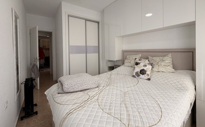 Revente - Appartement -
Torrevieja - Urb. Calas Blancas III