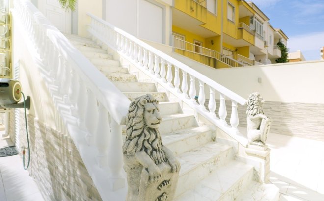 Resale - Town House -
Torrevieja - Punta Prima