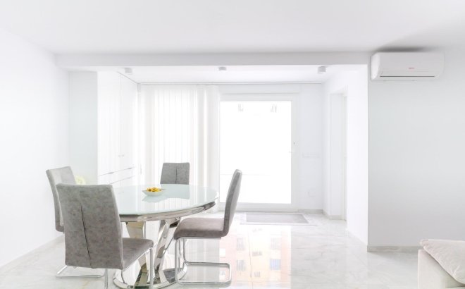 Resale - Town House -
Torrevieja - Punta Prima