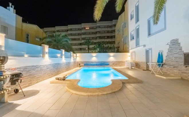 Resale - Town House -
Torrevieja - Punta Prima