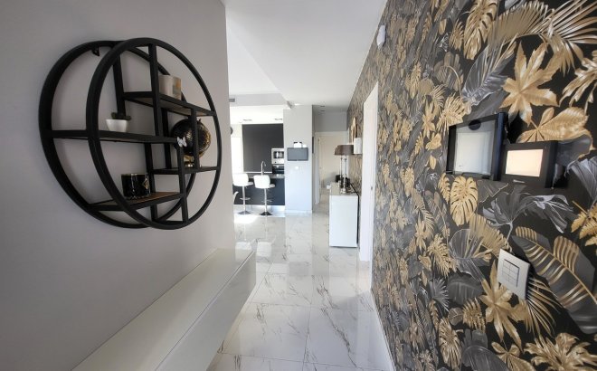 Resale - Villa -
Villamartin - Costa Blanca