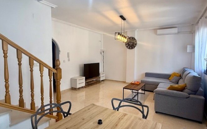 Resale - Town House -
San Miguel de Salinas - Inland