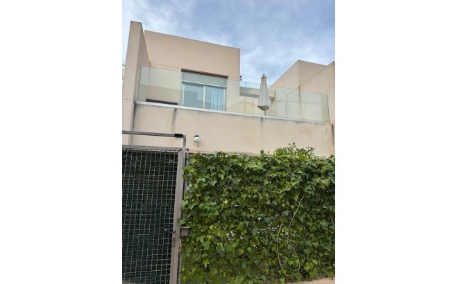 Resale - Town House -
Torrevieja - Punta Prima