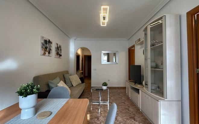 Herverkoop - Appartement -
Torrevieja - Estacion De Autobuses