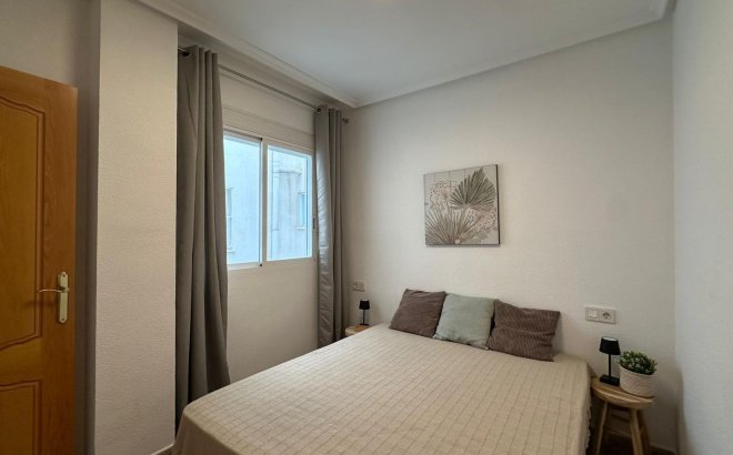 Herverkoop - Appartement -
Torrevieja - Estacion De Autobuses