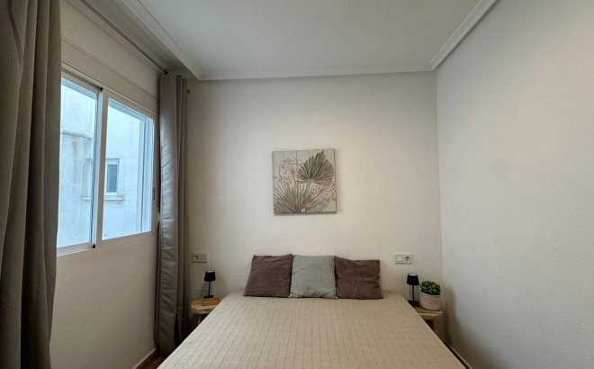 Herverkoop - Appartement -
Torrevieja - Estacion De Autobuses