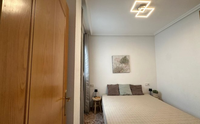 Herverkoop - Appartement -
Torrevieja - Estacion De Autobuses