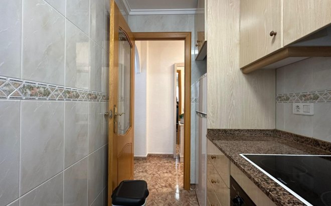 Herverkoop - Appartement -
Torrevieja - Estacion De Autobuses