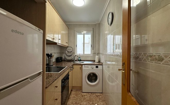 Herverkoop - Appartement -
Torrevieja - Estacion De Autobuses