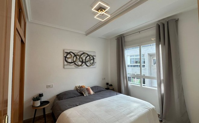 Herverkoop - Appartement -
Torrevieja - Estacion De Autobuses