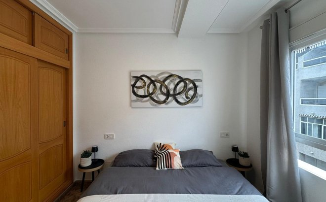 Herverkoop - Appartement -
Torrevieja - Estacion De Autobuses