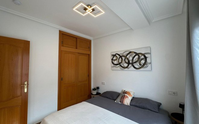 Herverkoop - Appartement -
Torrevieja - Estacion De Autobuses