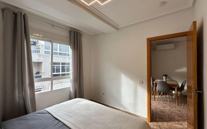 Herverkoop - Appartement -
Torrevieja - Estacion De Autobuses