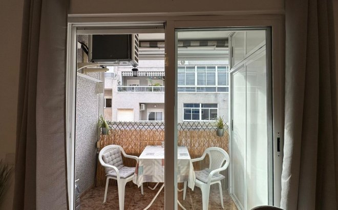 Herverkoop - Appartement -
Torrevieja - Estacion De Autobuses