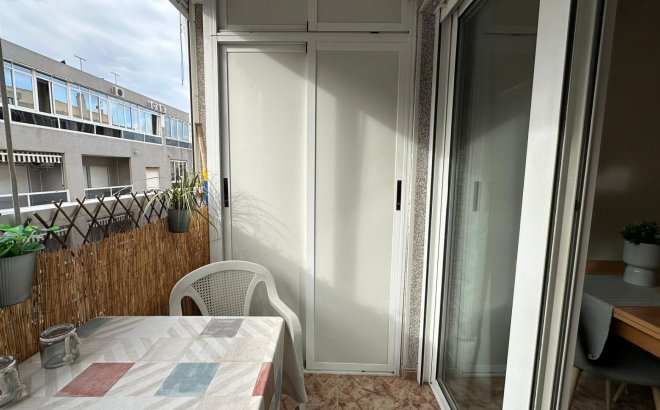 Herverkoop - Appartement -
Torrevieja - Estacion De Autobuses