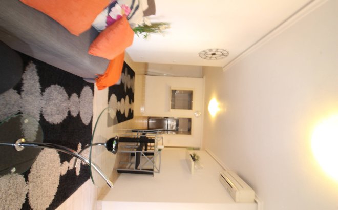 Resale - Apartment -
Torrevieja - Centro