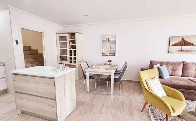 Resale - Dúplex -
Torrevieja - La Siesta