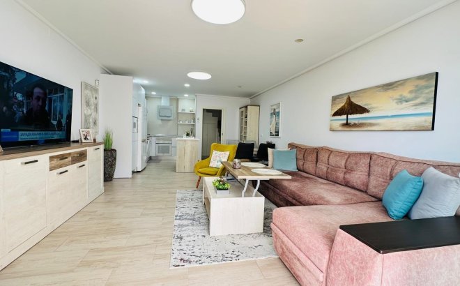 Resale - Dúplex -
Torrevieja - La Siesta