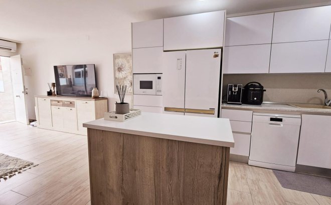 Resale - Dúplex -
Torrevieja - La Siesta