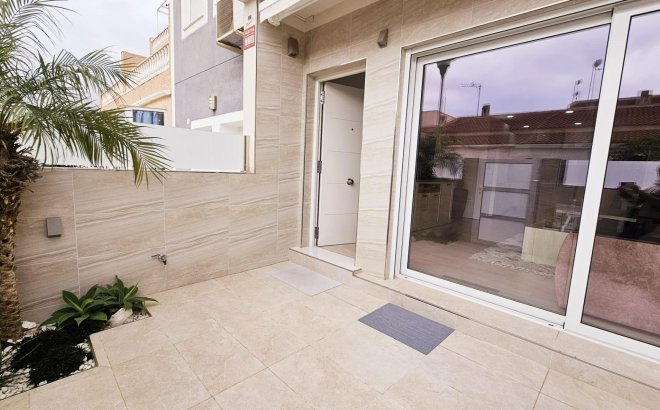 Resale - Dúplex -
Torrevieja - La Siesta