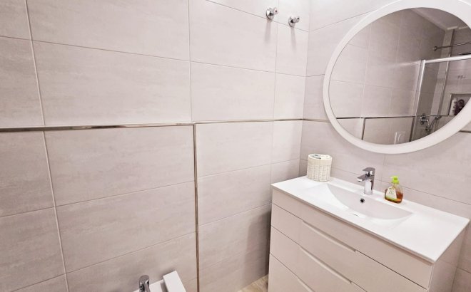 Resale - Dúplex -
Torrevieja - La Siesta