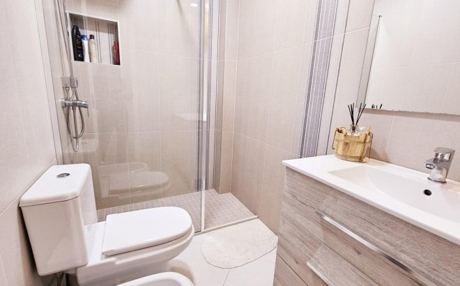 Resale - Dúplex -
Torrevieja - La Siesta