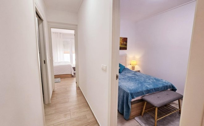 Resale - Dúplex -
Torrevieja - La Siesta